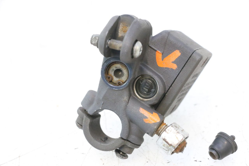 photo de CILINDRO MAESTRO DE FRENO TRASERO PEUGEOT SATELIS 125 (2006 - 2009) - Primer plano técnico