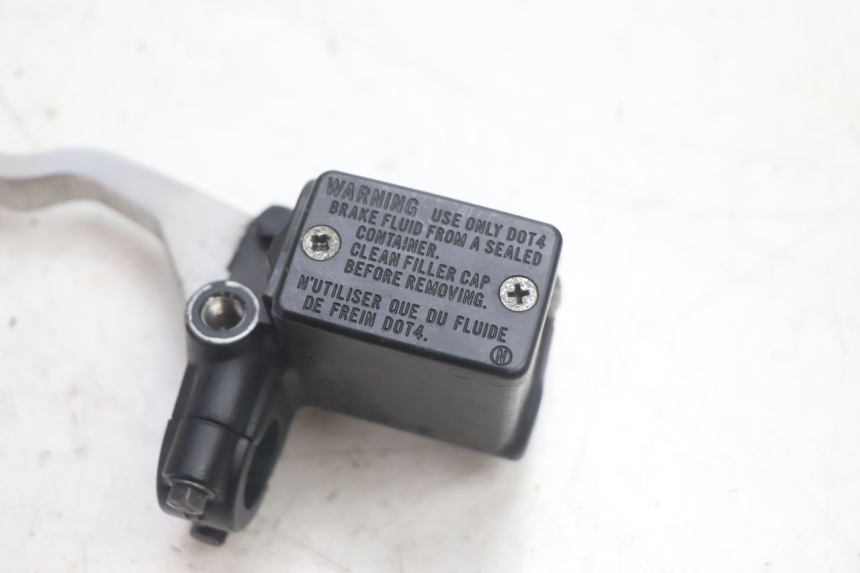 photo de BOMBA FRENO TRASERO PEUGEOT SATELIS 125 (2013 - 2018) - Zoom estado de uso
