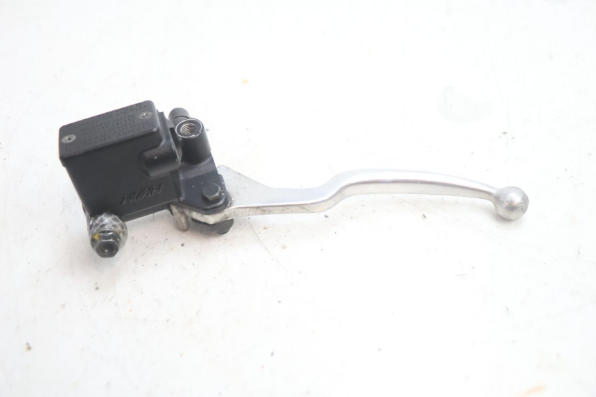 photo de BOMBA FRENO TRASERO PEUGEOT SATELIS 125 (2013 - 2018) - Primer plano técnico