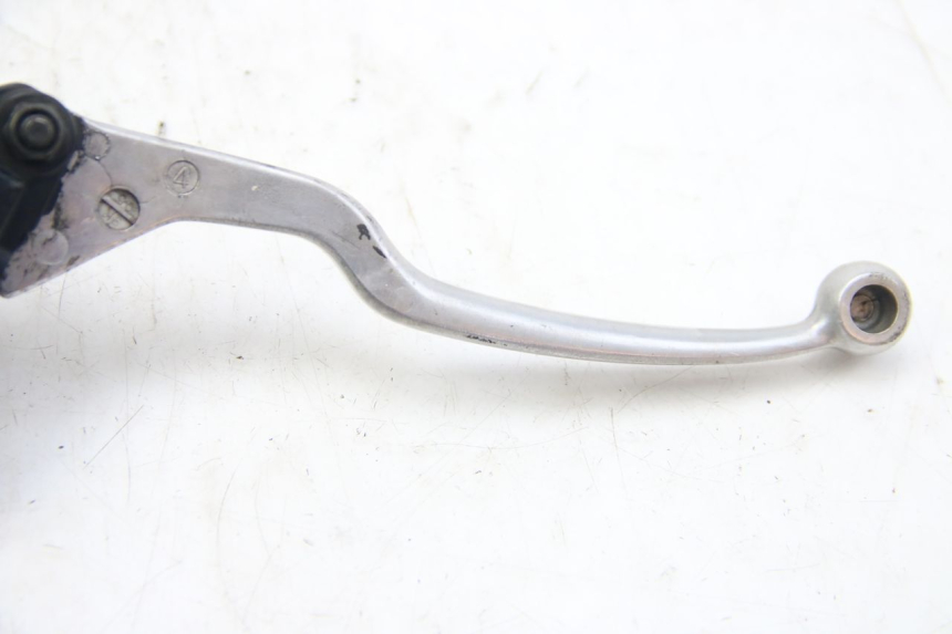 photo de CILINDRO MAESTRO DE FRENO TRASERO SUZUKI SIXTEEN 125 (2008 - 2010) - Detalles de los puntos de fijación