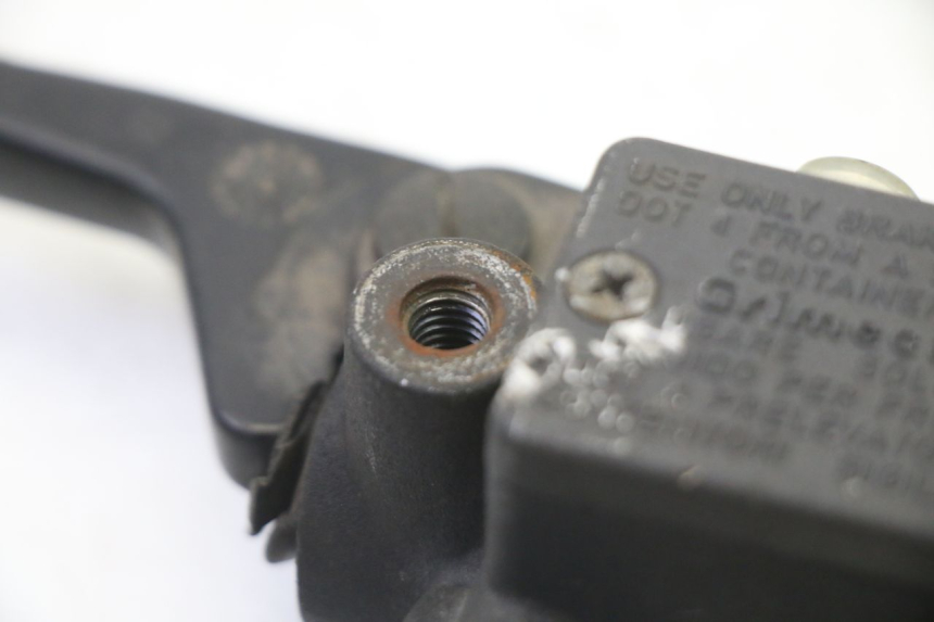 photo de BOMBA FRENO TRASERO PIAGGIO SUPER LX 125 (2000 - 2003) - Primer plano técnico