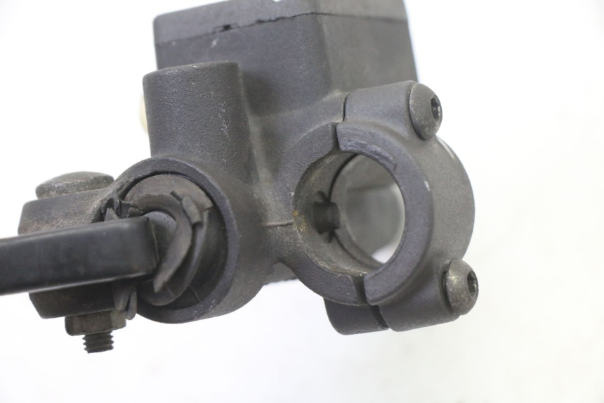 photo de BOMBA FRENO TRASERO PIAGGIO SUPER LX 125 (2000 - 2003) - Detalles de los puntos de fijación