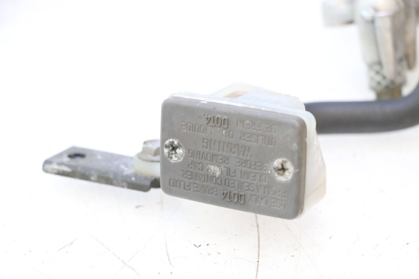 photo de BOMBA FRENO TRASERO SUZUKI SV S 650 (2003 - 2009) - Primer plano técnico