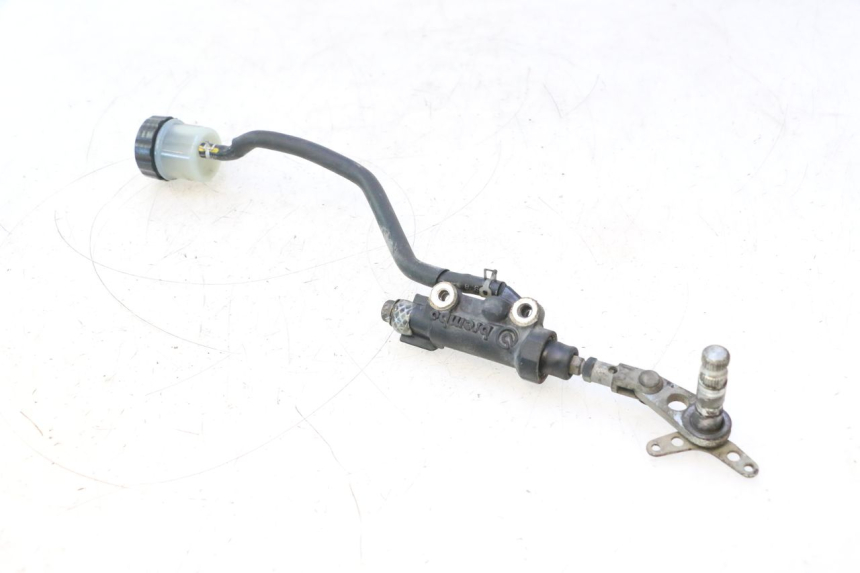 photo de BOMBA FRENO TRASERO YAMAHA TDM ABS 900 (2002 - 2014) - Primer plano técnico