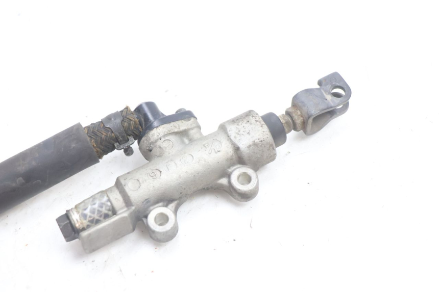 photo de BOMBA FRENO TRASERO HONDA VFR FI RC46 800 (1998 - 2001) - Primer plano técnico