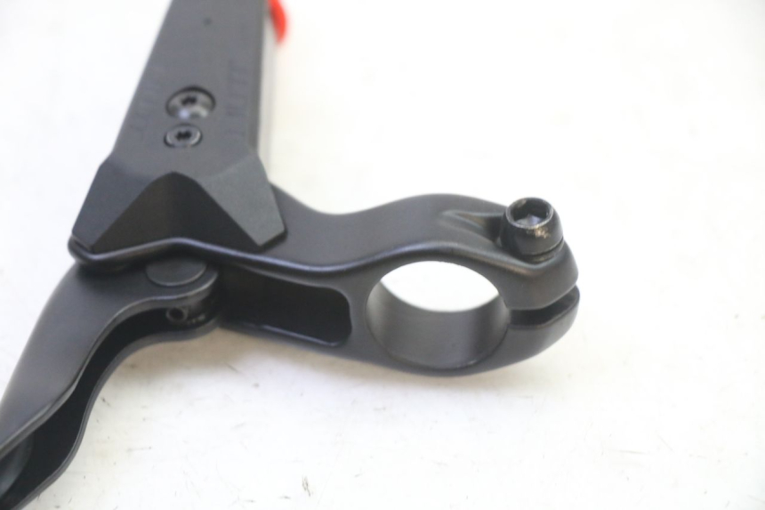 photo de MASTERCILINDRO DE FRENOS TRASERO DUALTRON VICTOR LIMITED 1 - Primer plano técnico