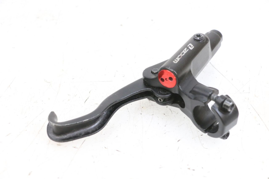 photo de MASTERCILINDRO DE FRENOS TRASERO DUALTRON VICTOR LIMITED 1 - Detalles de los puntos de fijación