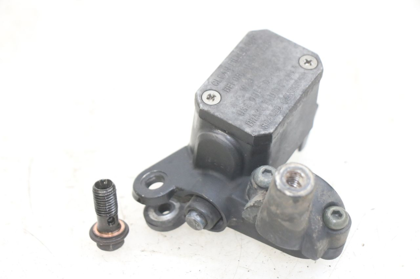 photo de CILINDRO MAESTRO DE FRENO TRASERO YAMAHA X-MAX XMAX 250 (2006 - 2009) - Primer plano técnico