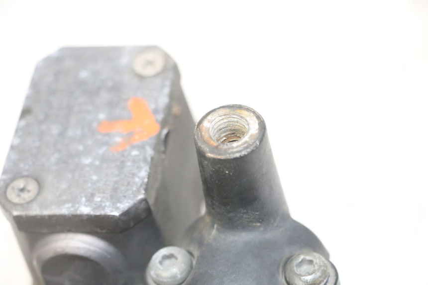 photo de CILINDRO MAESTRO DE FRENO TRASERO YAMAHA XMAX X-MAX 125 (2006 - 2009) - Otra perspectiva