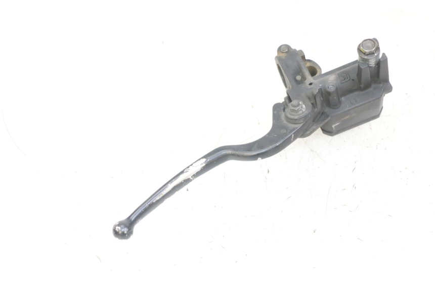 photo de CILINDRO MAESTRO DE FRENO TRASERO YAMAHA XMAX X-MAX 125 (2006 - 2009) - Primer plano técnico