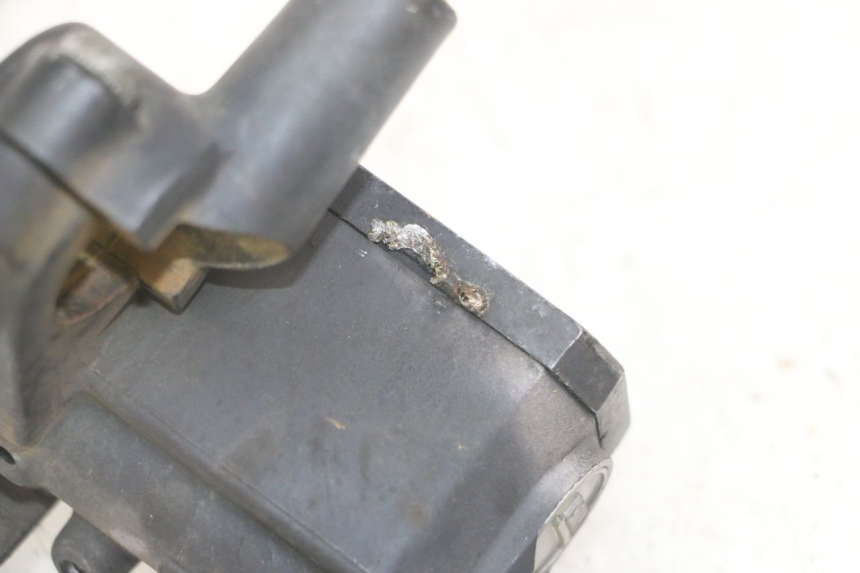 photo de CILINDRO MAESTRO DE FRENO TRASERO YAMAHA XMAX X-MAX 125 (2006 - 2009) - Detalles de los puntos de fijación