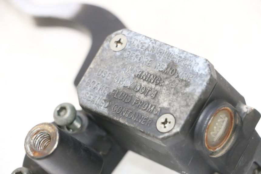 photo de CILINDRO MAESTRO DE FRENO TRASERO YAMAHA XMAX X-MAX 125 (2006 - 2009) - Zoom sobre los componentes