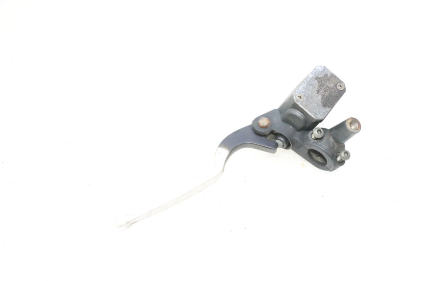 photo de CILINDRO MAESTRO DE FRENO TRASERO YAMAHA XMAX X-MAX 125 (2006 - 2009) - Primer plano técnico