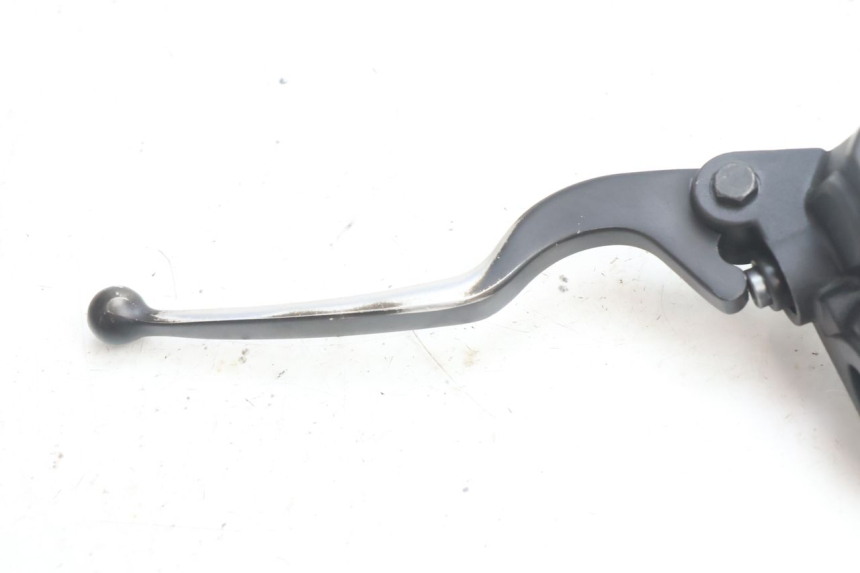 photo de CILINDRO MAESTRO DE FRENO TRASERO YAMAHA X-MAX XMAX 125 (2010 - 2013) - Primer plano técnico