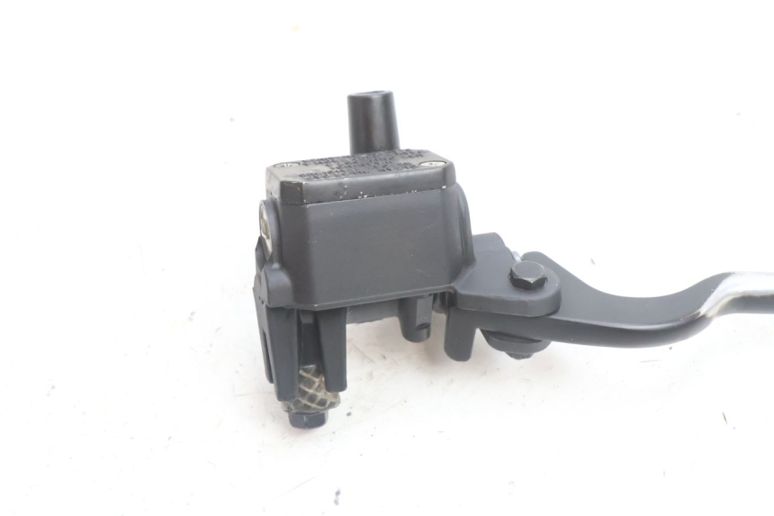 photo de CILINDRO MAESTRO DE FRENO TRASERO YAMAHA X-MAX XMAX 125 (2010 - 2013) - Detalles de los puntos de fijación