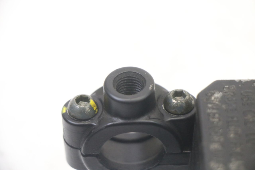 photo de BOMBA FRENO TRASERO PIAGGIO XEVO - X EVO 125 (2007 - 2017) - Primer plano técnico