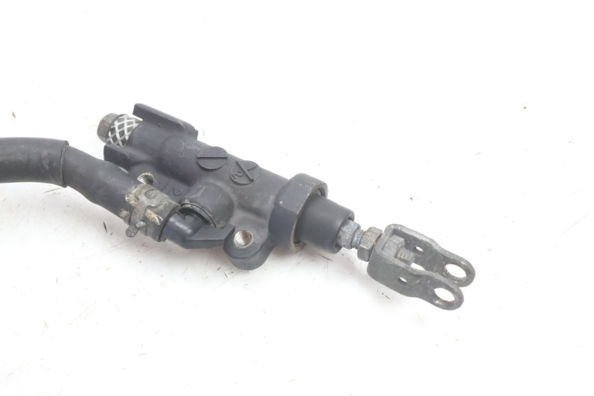 photo de BOMBA FRENO TRASERO YAMAHA XJR 1300 (1998 - 2002) - Primer plano técnico