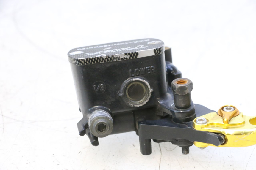photo de BOMBA FRENO TRASERO YAMAHA XP T-MAX ABS 500 (2005 - 2005) - Estado de la superficie y material