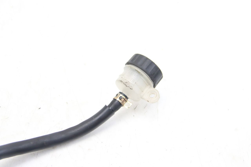 photo de CILINDRO MAESTRO DE FRENO TRASERO PEUGEOT XP6 50 (1997 - 2003) - Primer plano técnico