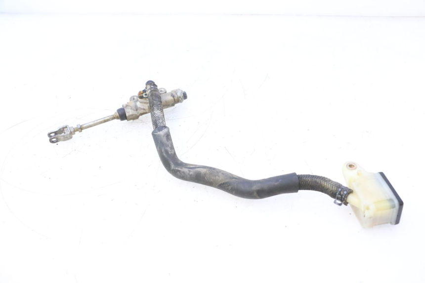 photo de BOMBA FRENO TRASERO HONDA XRV AFRICA TWIN 750 (1990 - 1992) - Primer plano técnico