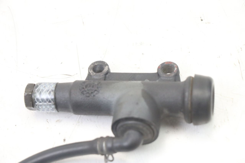 photo de BOMBA FRENO TRASERO YAMAHA TZR 50 (2008 - 2016) - Primer plano técnico