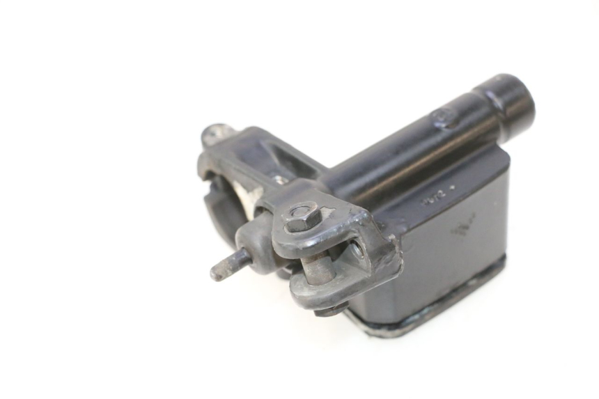 photo de BOMBA FRENO TRASERO YAMAHA YP MAJESTY 125 (2007 - 2010) - Primer plano técnico