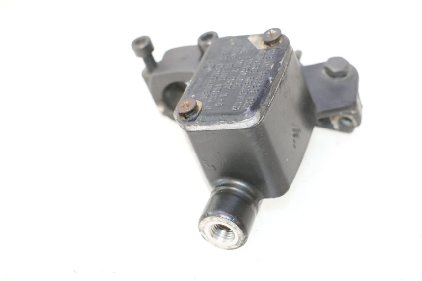 photo de BOMBA FRENO TRASERO YAMAHA YP MAJESTY 125 (2007 - 2010) - Detalles de los puntos de fijación