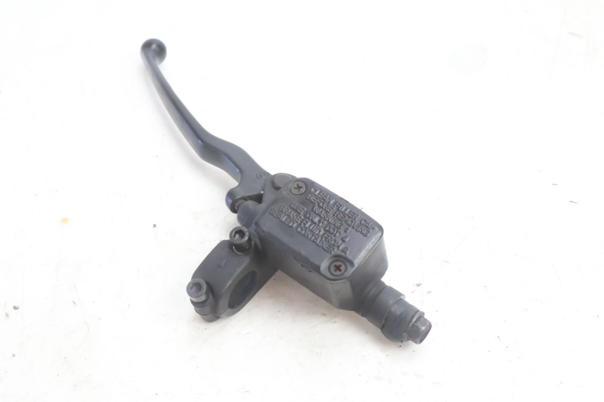 photo de BOMBA FRENO TRASERO YAMAHA YP MAJESTY 125 (2007 - 2010) - Detalles de los puntos de fijación