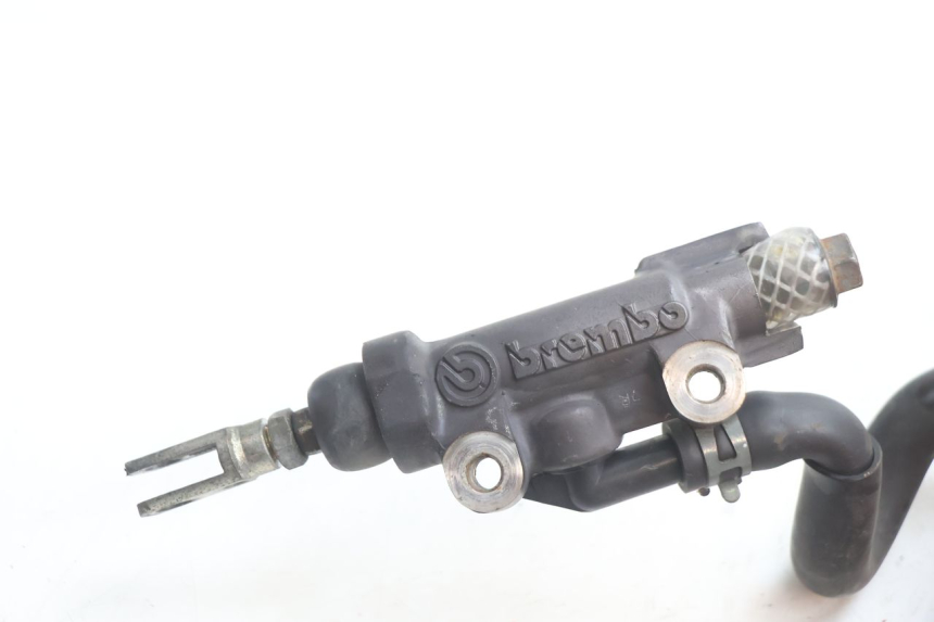 photo de BOMBA FRENO TRASERO YAMAHA YZF R GENESIS 750 (1993 - 1998) - Primer plano técnico