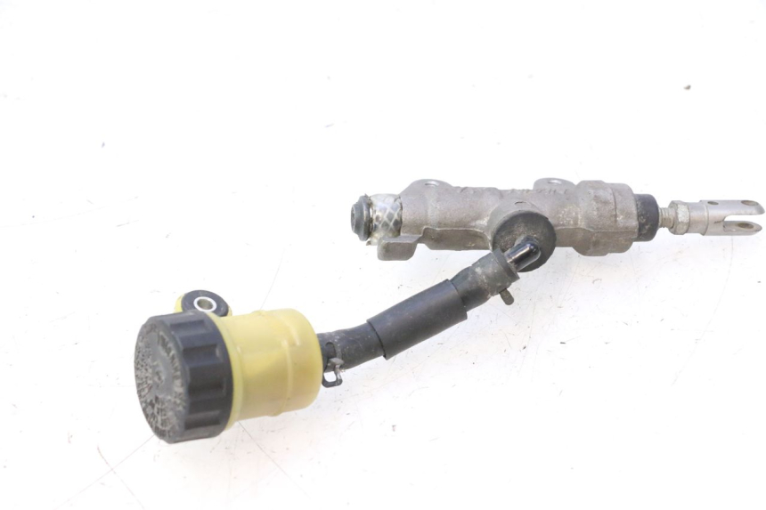 photo de BOMBA FRENO TRASERO YAMAHA YZF R6 600 (2008 - 2009) - Otra perspectiva