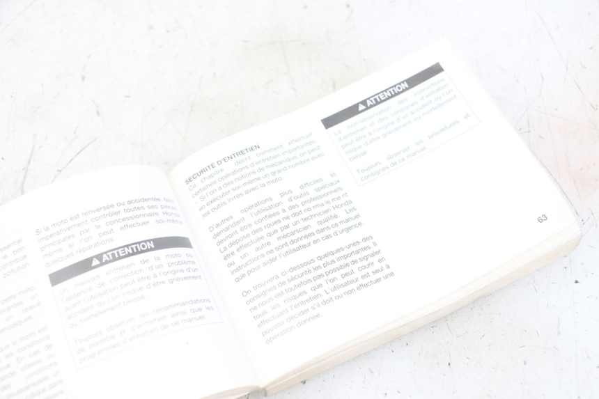 photo de MANUAL DEL USUARIO HONDA CBF 500 (2004 - 2007) - Primer plano técnico