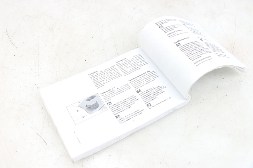 photo de MANUAL DEL USUARIO PIAGGIO FLY 125 (2005 - 2012) - Detalles de los puntos de fijación