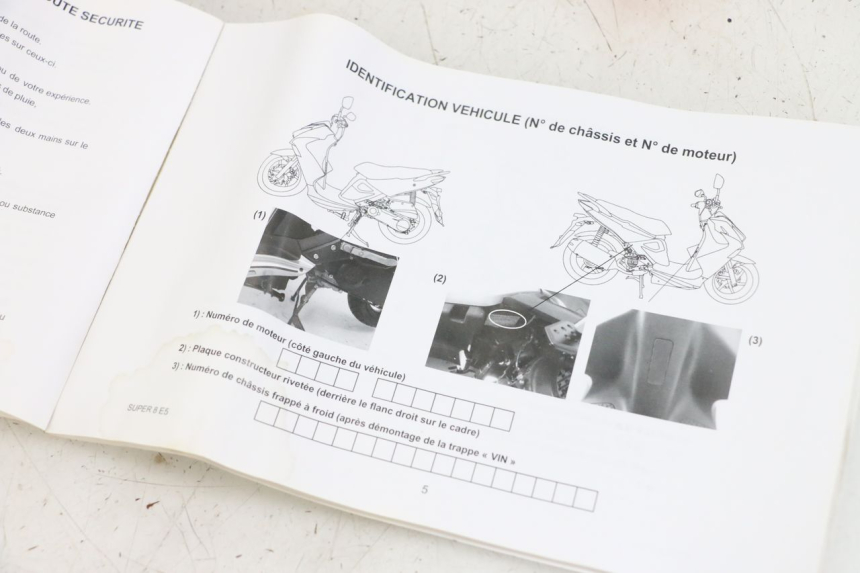 photo de MANUAL DEL USUARIO KYMCO SUPER 8 4T 50 (2021 - 2024) - Otra perspectiva