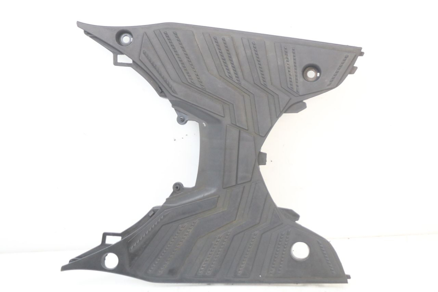 photo de TAPA REPOSAPIES SUZUKI ADDRESS 110 (2015 - 2020) - Detalle de la pieza