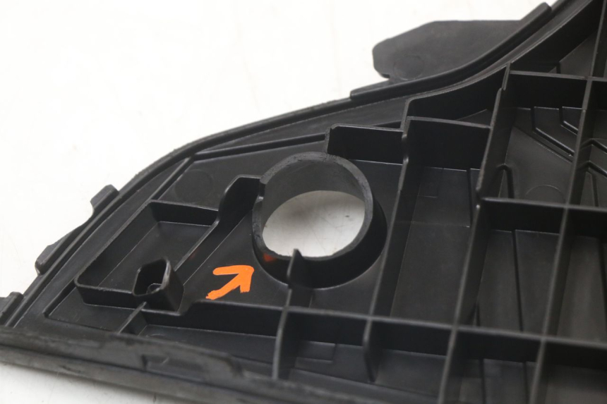 photo de TAPA REPOSAPIES SUZUKI ADDRESS 110 (2015 - 2020) - Vista general del producto