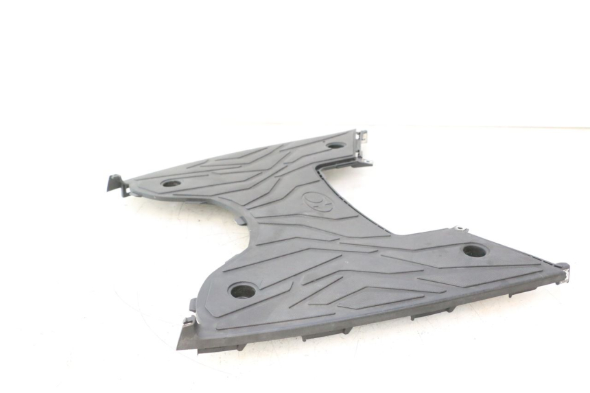 photo de TAPA REPOSAPIES KYMCO AGILITY CITY 16P 125 (2015 - 2024) - Detalles de los puntos de fijación