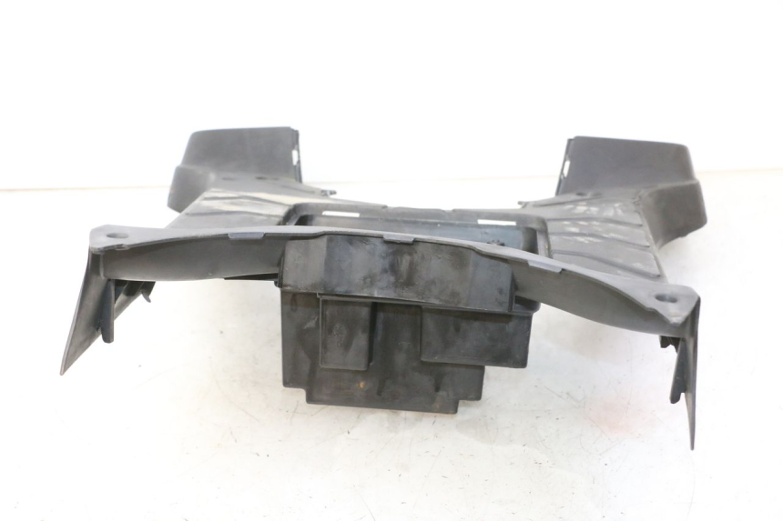 photo de TAPA REPOSAPIES KYMCO AGILITY NAKED RENOUVO 2T 50 (2011 - 2018) - Características distintivas