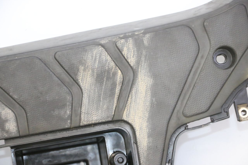 photo de TAPA REPOSAPIES KYMCO AGILITY NAKED RENOUVO 2T 50 (2011 - 2018) - Inspección visual detallada