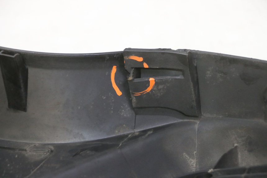 photo de TAPA REPOSAPIES KYMCO AGILITY NAKED RENOUVO 2T 50 (2011 - 2018) - Primer plano técnico