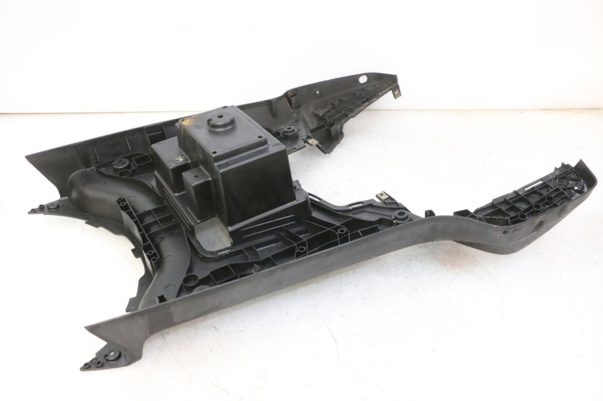 photo de TAPA REPOSAPIES KYMCO AGILITY NAKED RENOUVO 2T 50 (2011 - 2018) - Vista general del producto