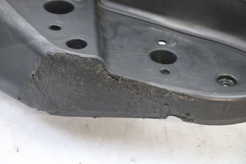 photo de TAPA REPOSAPIES APRILIA ATLANTIC 125 (2003 - 2009) - Otra perspectiva