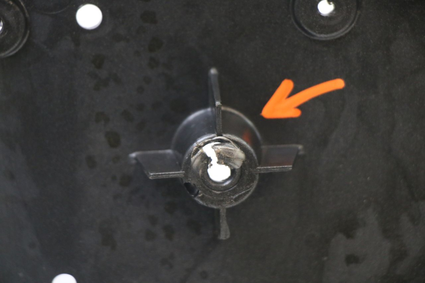 photo de TAPA REPOSAPIES APRILIA ATLANTIC 125 (2003 - 2009) - Recambio usado revisado