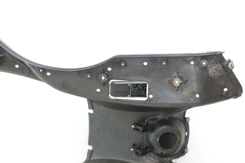 photo de TAPA REPOSAPIES APRILIA ATLANTIC S 125 (2010 - 2013) - Características distintivas