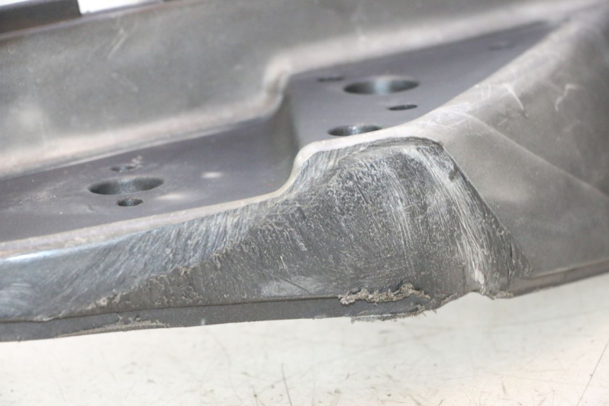 photo de TAPA REPOSAPIES APRILIA ATLANTIC S 125 (2010 - 2013) - Primer plano de alta resolución