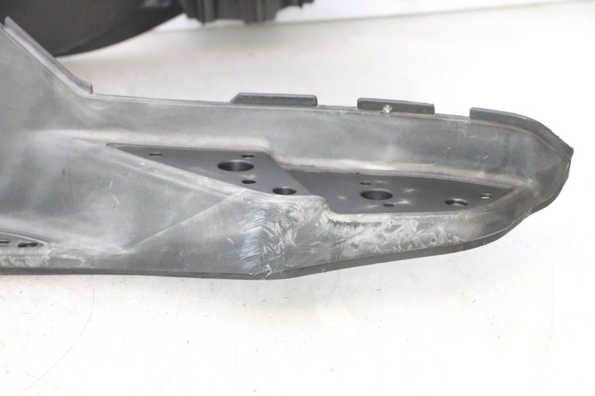 photo de TAPA REPOSAPIES APRILIA ATLANTIC S 125 (2010 - 2013) - Ángulo de visión alternativo