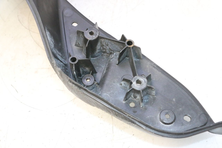 photo de TAPA REPOSAPIES APRILIA ATLANTIC S 125 (2010 - 2013) - Perfil de la pieza de repuesto