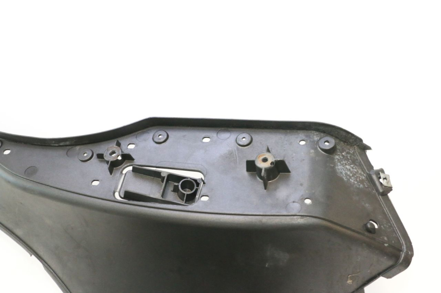 photo de TAPA REPOSAPIES APRILIA ATLANTIC S 125 (2010 - 2013) - Zoom estado de uso