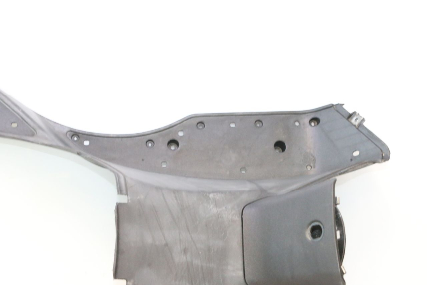 photo de TAPA REPOSAPIES APRILIA ATLANTIC S 125 (2010 - 2013) - Primer plano técnico