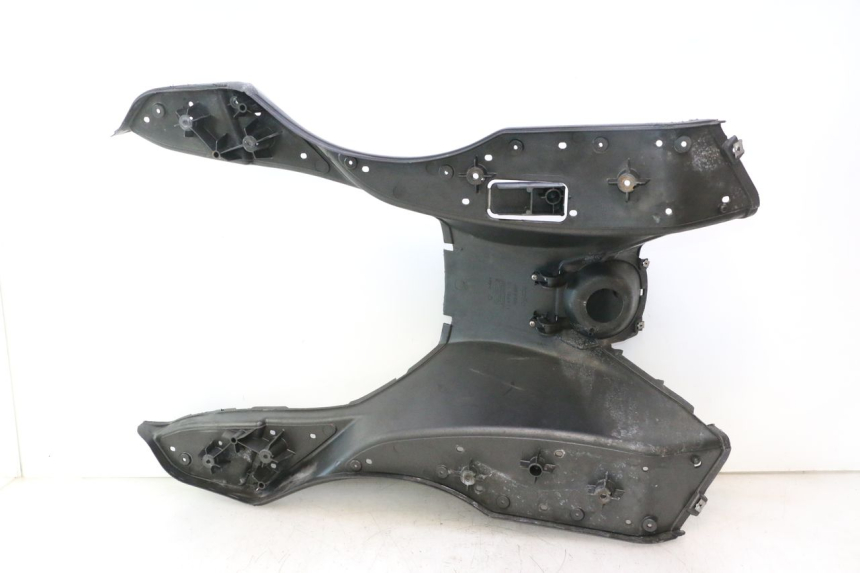 photo de TAPA REPOSAPIES APRILIA ATLANTIC S 125 (2010 - 2013) - Estado de la superficie y material