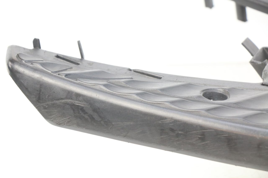 photo de TAPA REPOSAPIES MBK BOOSTER NEXT GENERATION 50 (2004 - 2007) - Detalles de los puntos de fijación